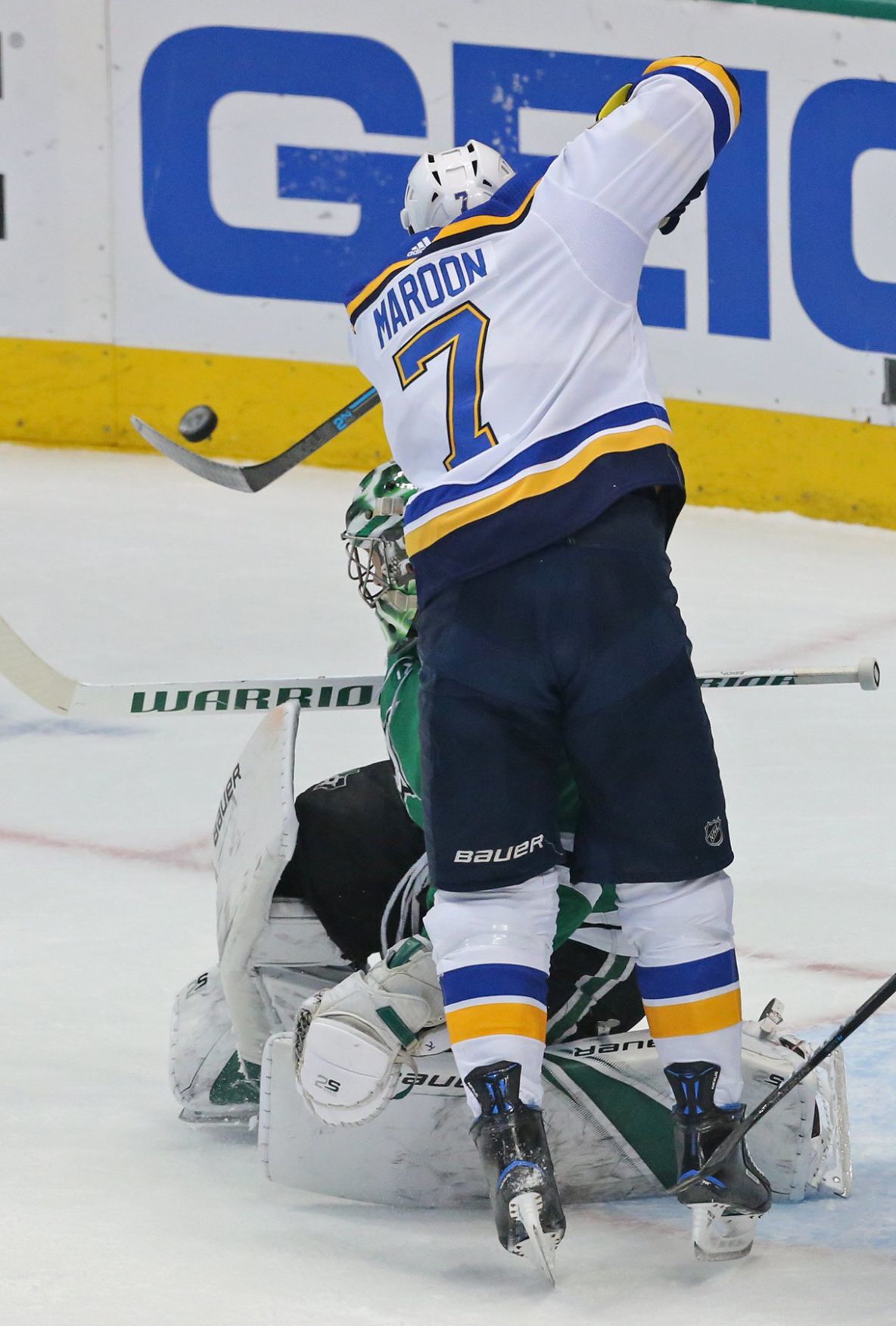Blues and Stars play in Game 6 of the playoffs